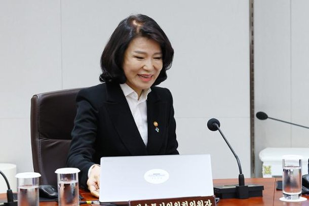 [이슈] <b>이진숙 방통위</b>원장... <b>방통위</b>, 독임제가 낫겠다" 발언 <b>논란</b>