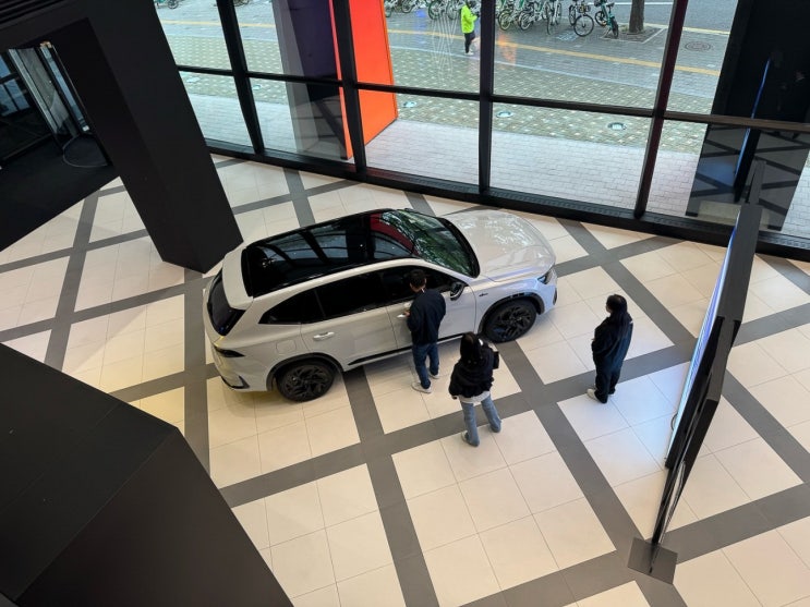  르노 성수 Renault 헤리티지를 담은 Timeless Drive 팝업스토어