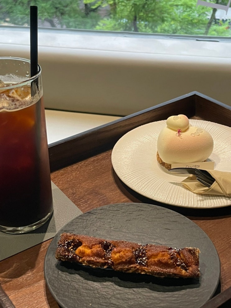 [범계카페] 범계역 느좋 대형카페 수제 디저트 맛있는 데이도트