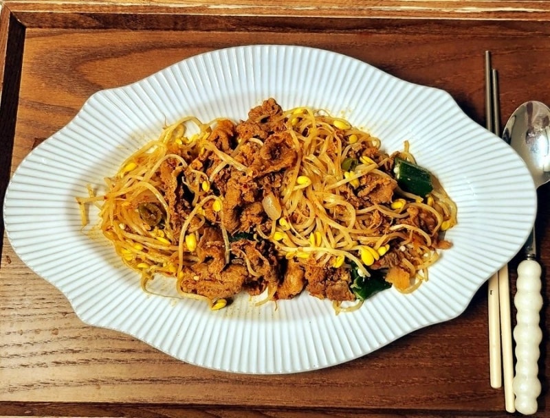 [집밥일기] 41 - 차돌박이 콩나물불고기 밥도둑 반찬으로 딱! 간단하지만 맛은 고급져✨