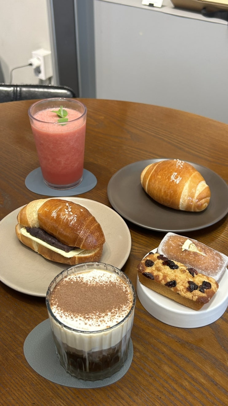  서초 교대 카페, 이하나커피 교대점 스페셜티 소금빵 맛집 추천