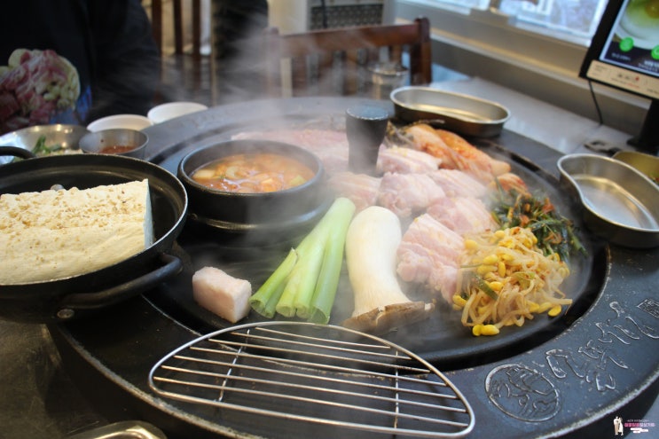  흑요리사가 만든 성수 고기 맛집 '천하제일 솥뚜껑'