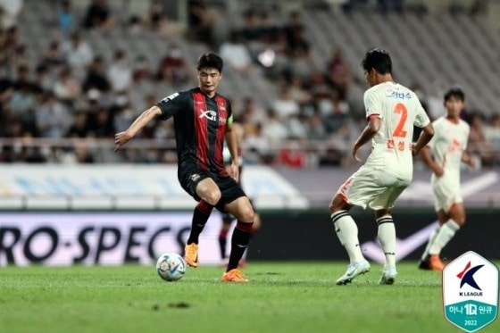 기성용, FC서울 떠나 포항행 추진…리빙 레전드의 새로운 도전?