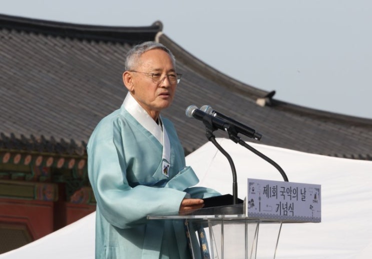 유인촌, <b>문화예술계</b> 블랙리스트 인사 임명하고 논란일자 사의?