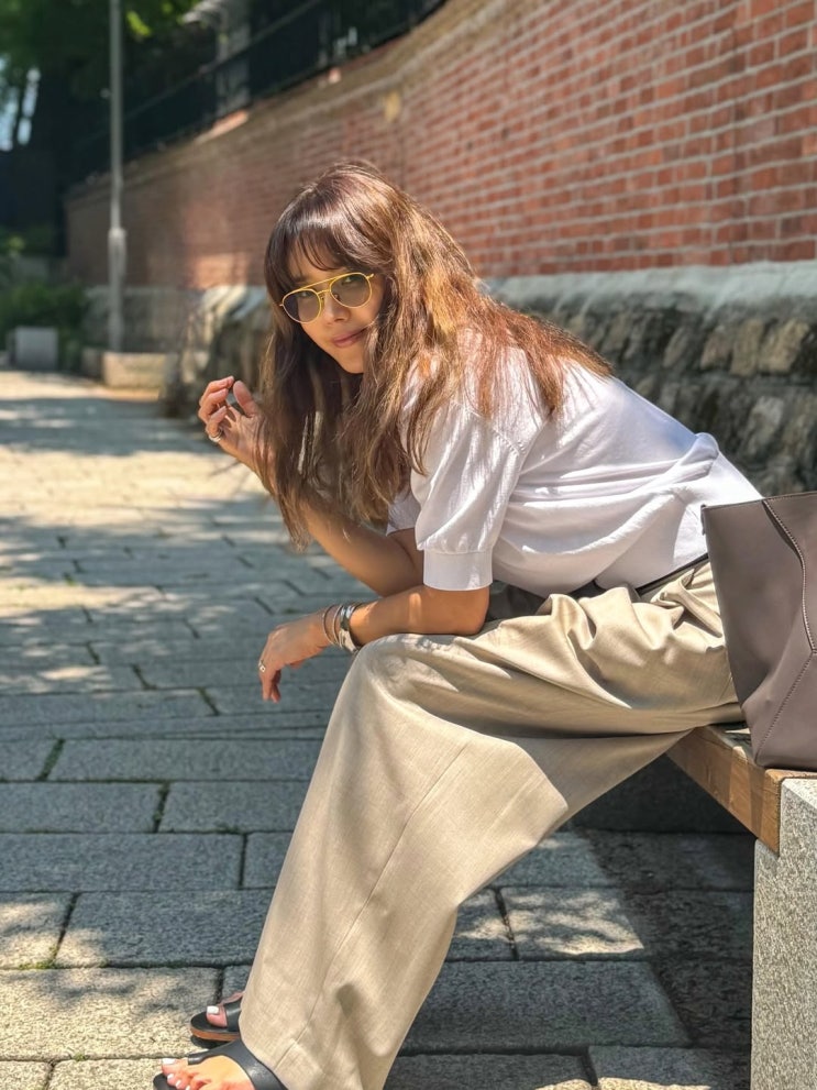  40대 여름 패션의 교본과 같은 채정안의 꾸안꾸 데일리룩 완성