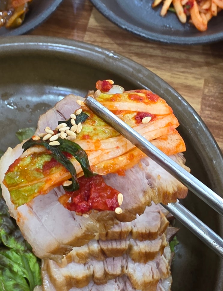  호탄동 점심특선으로 가성비있는 정식을 진주 장독대항아리보쌈