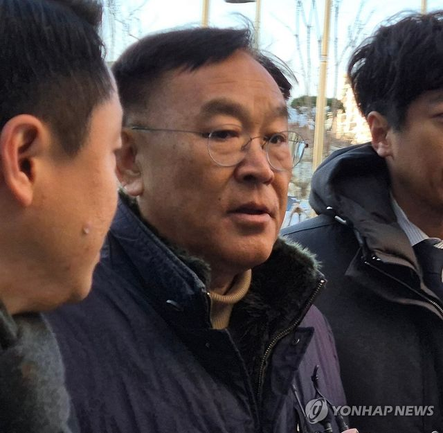  '성 비위·뇌물수수' 혐의 김진하 양양군수 징역 2년 실형(종합)