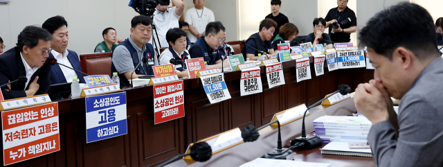 <b>최저임금</b> 1차 <b>수정안</b> 발표…노동계 1만1500원 vs 경영계... 