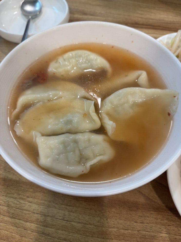  서울/압구정 미쉐린 이북식 만두국 맛집 ‘뉴만두집’