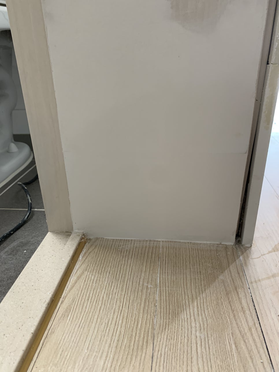화장실 문틀 시트지 교체 보수 방법 (물먹은 나무)