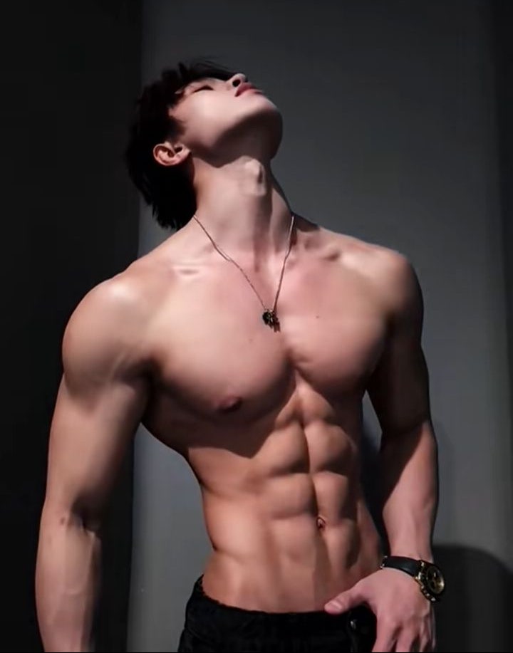  헐리우드 배우들의 벌크업 전략 살찌우는 음식 방법