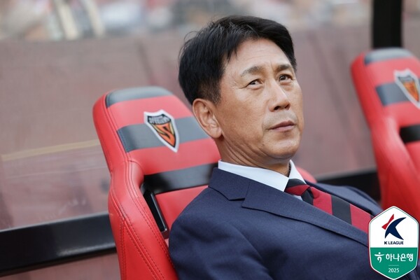 축구] <b>기성용</b>에게 손 내민 <b>박태하</b> 포항 <b>감독</b>… “충분히 도움... 
