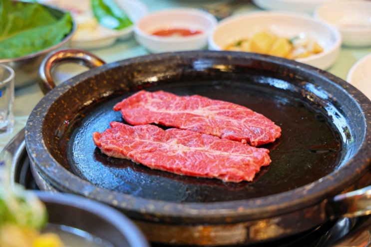  포항 영일대 근처 맛집 침샘어택 소고기 꾸석지돌판한우