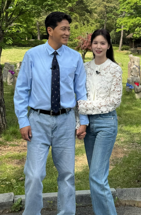 [속보] <b>진태현</b>, <b>갑상선암 수술 후</b> <b>회복</b> 중…'깜짝 공개'한... 