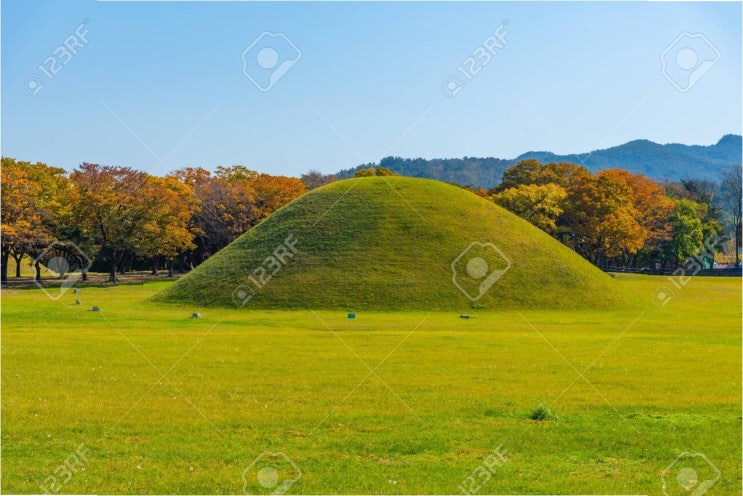 경주 내물<b>왕릉</b>, <b>골프</b> 연습 <b>논란</b>: 문화유산 훼손과 관광객의 시선