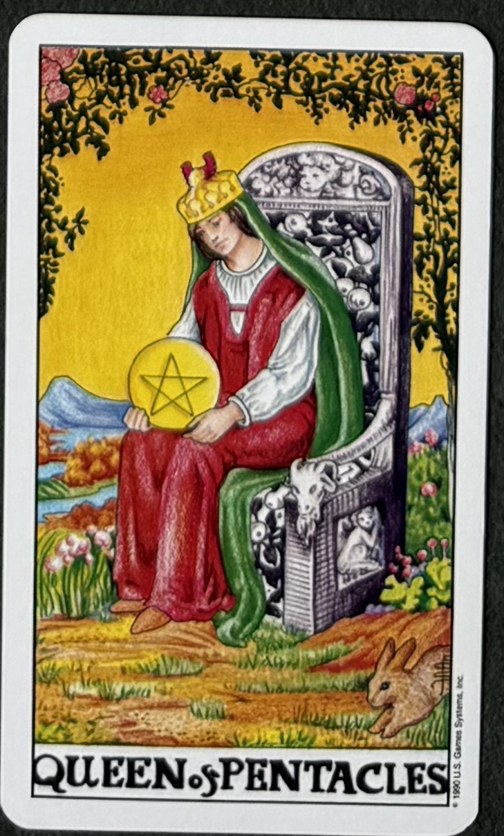 타로 카드 78장 리뷰, 15th 궁정 카드. 펜타클의 여왕( QUEEN OF PENTACLES )