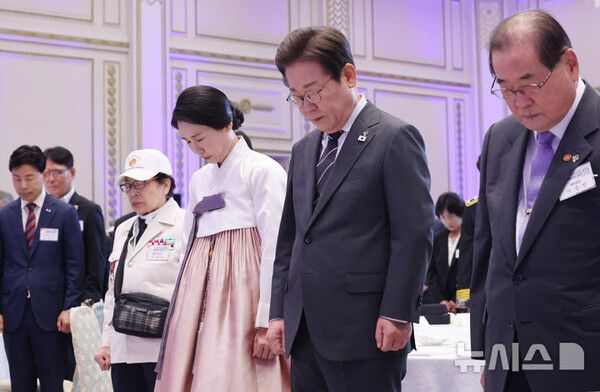  李대통령, 청와대 영빈관서 첫 행사…6·25참전 유공자 등과 오찬