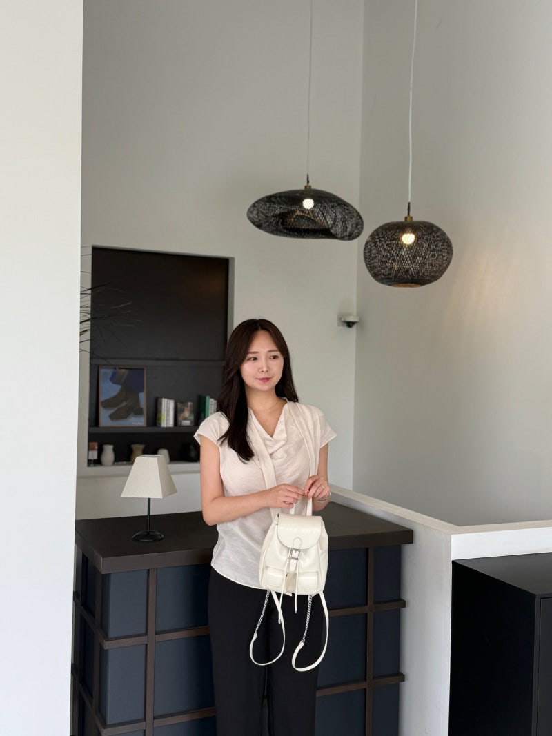 한소희 가방 뭐길래? 실용성까지 챙긴 찰스앤키스 백팩 리뷰