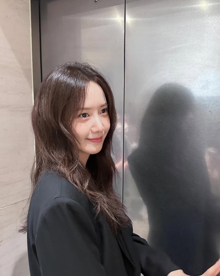  우아한 여자 연예인 패션 올킬한 윤아의 화보 촬영 OOTD 알아보기