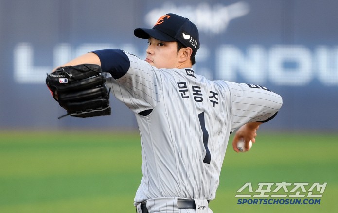 “158km <b>강속구</b> 찍었는데도 불안하대…” 22세 <b>문동주</b>의... 