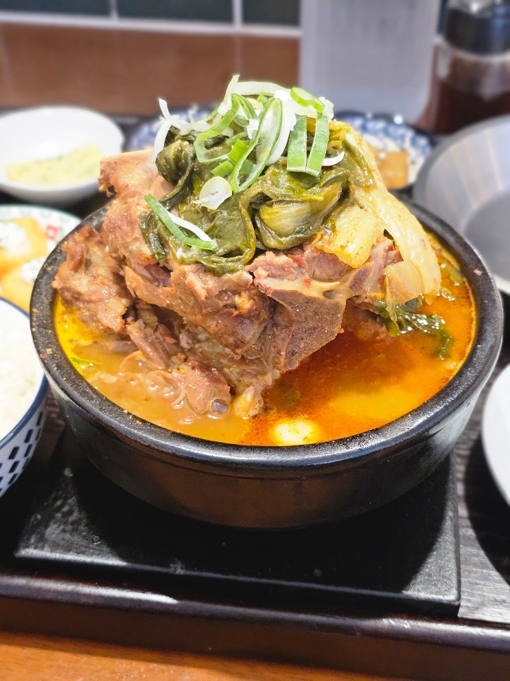 명덕역 근처 깔끔한 한식당 호운에서 한정판 뼈해장국 먹은 후기