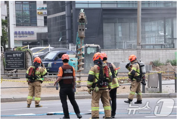<b>교대역</b> 11번 출구 <b>가스 누출</b>... 무정차 통과·도로 전면 <b>통제</b>
