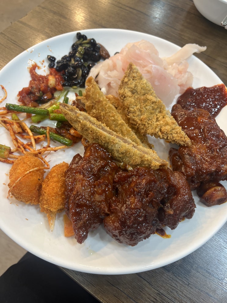  한식뷔페 1접시로 소주 2병 까기 가능? 가능. (한식뷔페 황정)