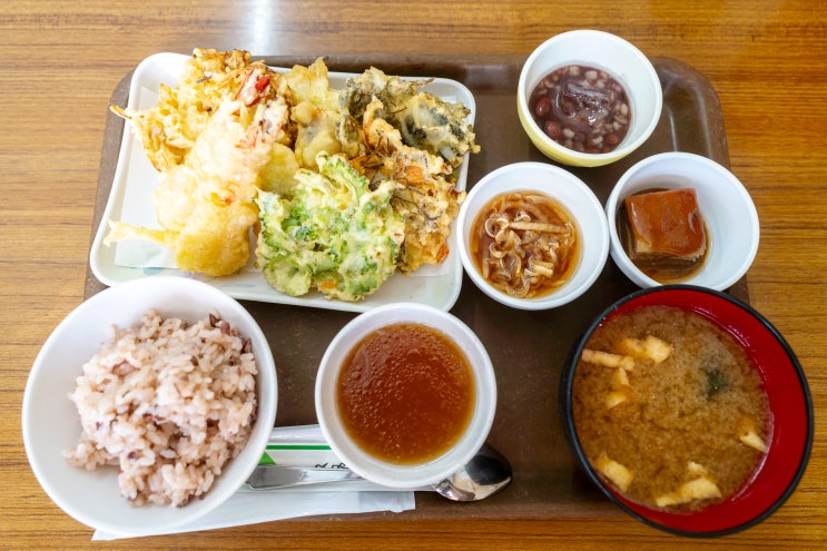  오키나와 국제거리 맛집: 마키시 시장 골목길 전통음식 세트 花笠食堂 by 석영작가