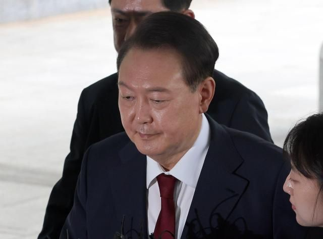  특검  "尹 진술거부권 행사 없어…체포저지·증거인멸 혐의부터 조사 중"