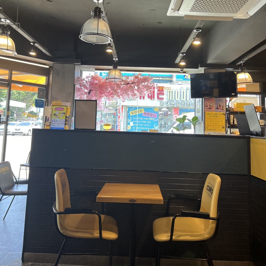 컴포즈커피 장흥중앙로점 사진 1