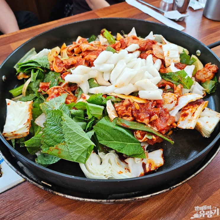  가평 연인산 닭갈비 잣이 들어간 철판 닭갈비와 막국수