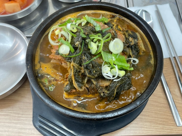  신당역 푸짐한 뼈해장국 맛집 "뼈탕집"
