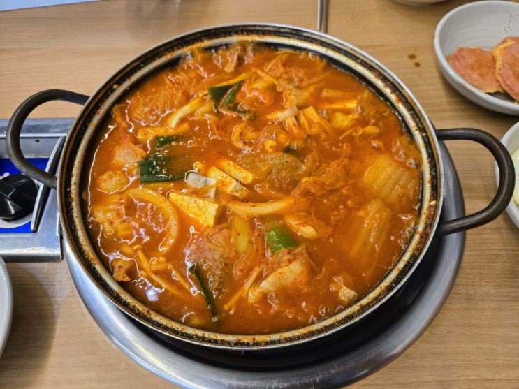 율량동 고기밥상 새로 이전한 곳 김치찌개 먹방