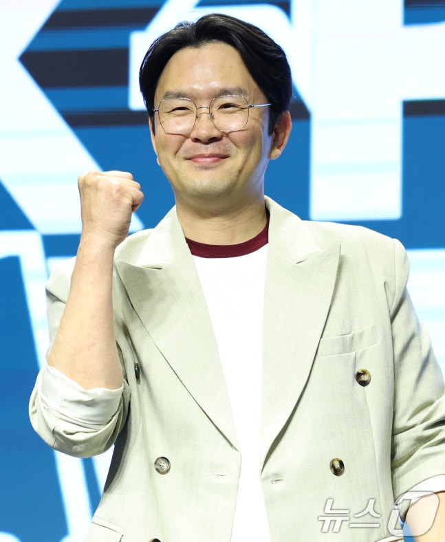 [속보] <b>윤형빈</b>, 밴쯔 1라운드 <b>TKO 승리</b>! 11kg 감량 효과 제대로!
