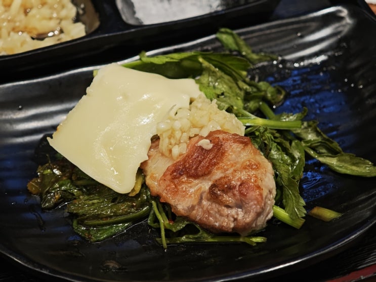  분당 정자역 고기집 육즙 폭발 삼겹살 맛집! '숙성돼지 분당본점'