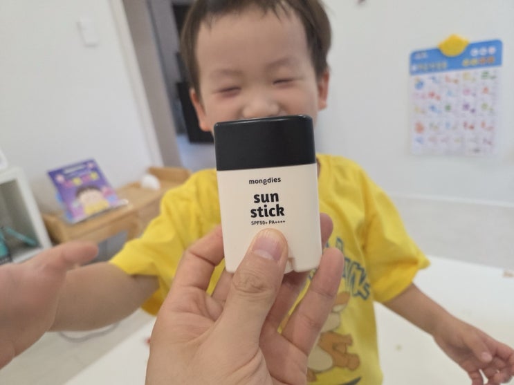  유아선스틱 민감한 피부에도 안심하고 쓰는 우리 아이 첫 자외선 케어