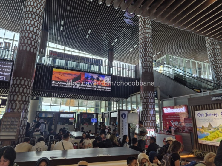  발리 코모도 국내선 기내식 간식 라부안바조 공항 도착 풍경 인도네시아 코모도