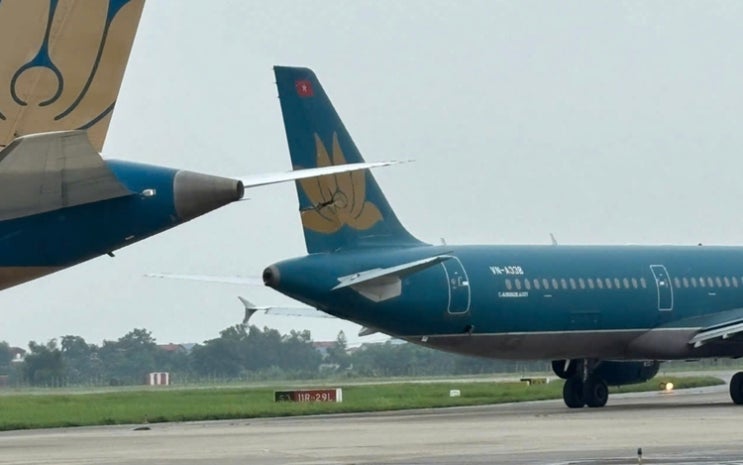 <b>베트남</b> 항공, 하노이 공항 활주로 <b>항공기</b> 날개 <b>충돌</b> 사고 후... 