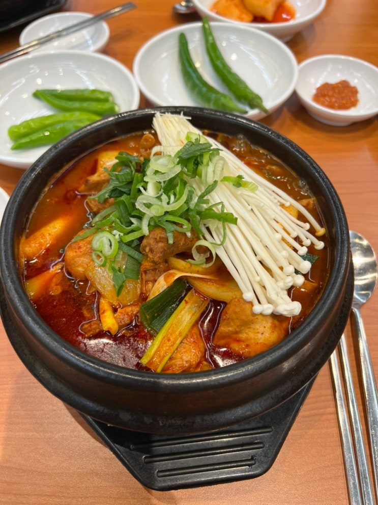  대구 장기동 밥집 이우철한방누룽지삼계탕 죽전점 닭볶음탕 후기