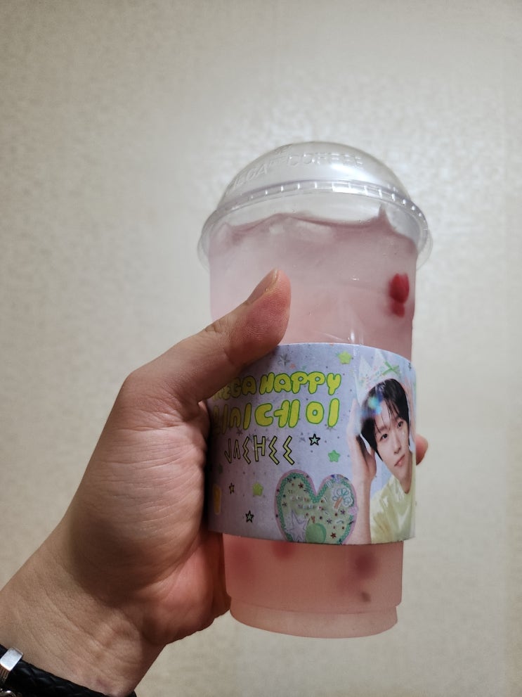  메가커피 상큼리치티 비주얼도 예쁘고 맛도 괜찮은 음료 칼로리