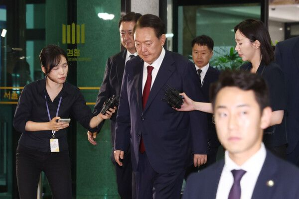  [이슈] 尹, 특검 15시간 조사 후 귀가…"성실히 진술, 적법 소환 땐 출석"