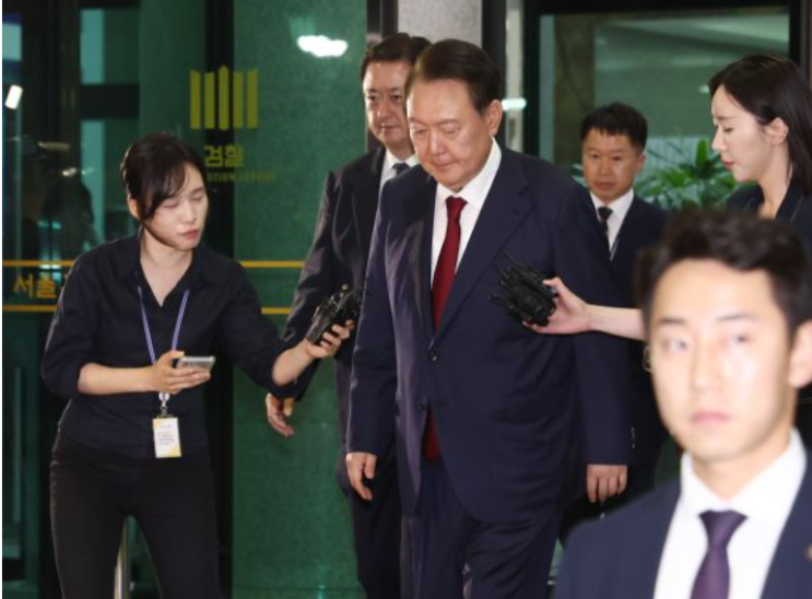  윤석열 전 대통령, 특검 첫 소환조사… 체포 지연 혐의 수사 본격화!