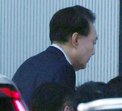 석열 전 대통령 <b>특검</b> 조사 분석: <b>내란</b> 혐의와 조사 과정의 갈등
