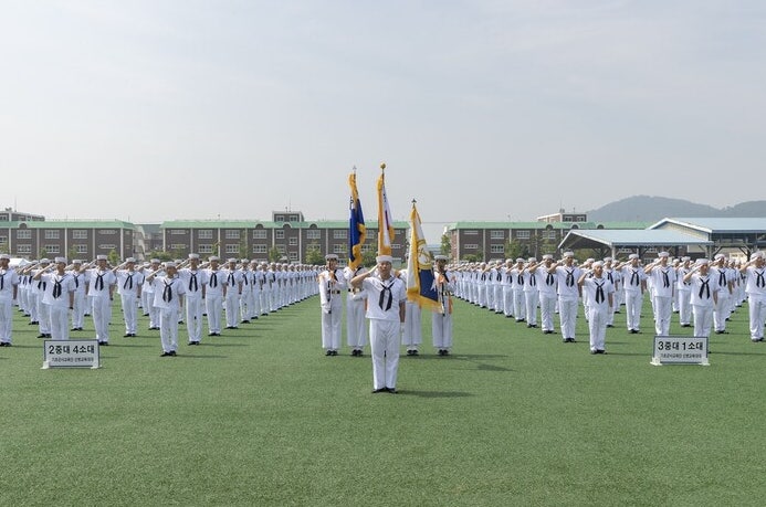  해군병 714기 수료식 성료 1295명 정예 해군 탄생