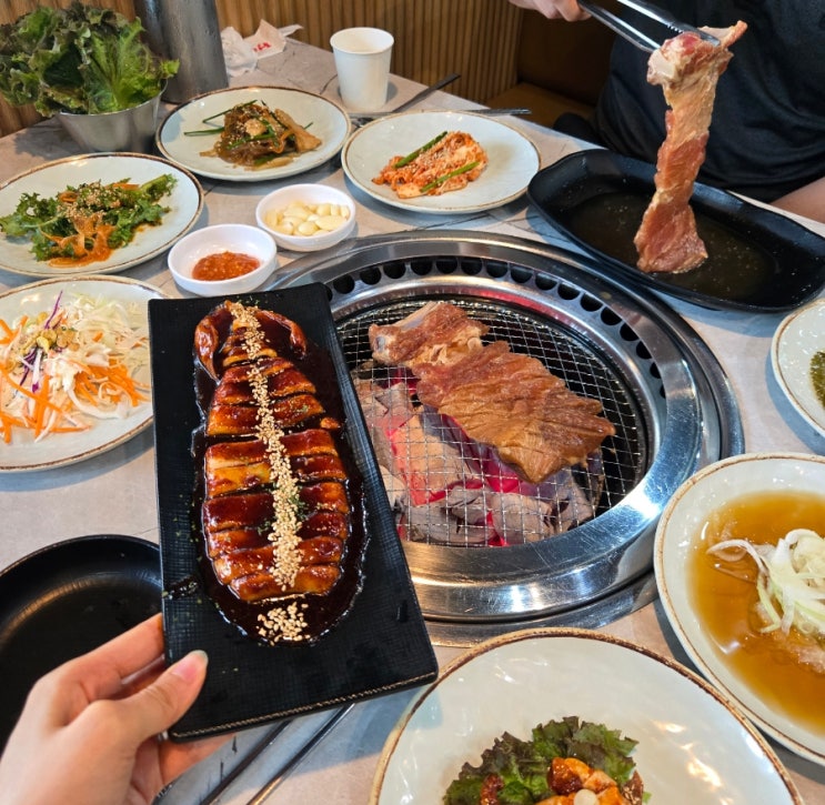  숯불에 돼지갈비와 통오징어를 정원갈비 김포맛집 룸보유