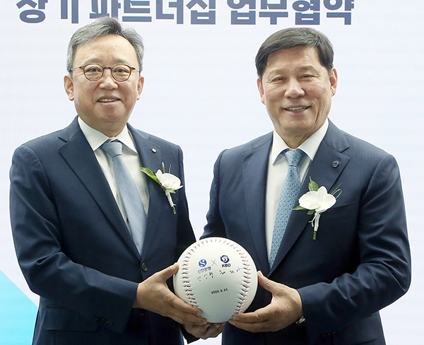 <b>신한은행</b>, <b>KBO</b> <b>타이틀 스폰서</b> 연장·장기 파트너십 강화 MOU