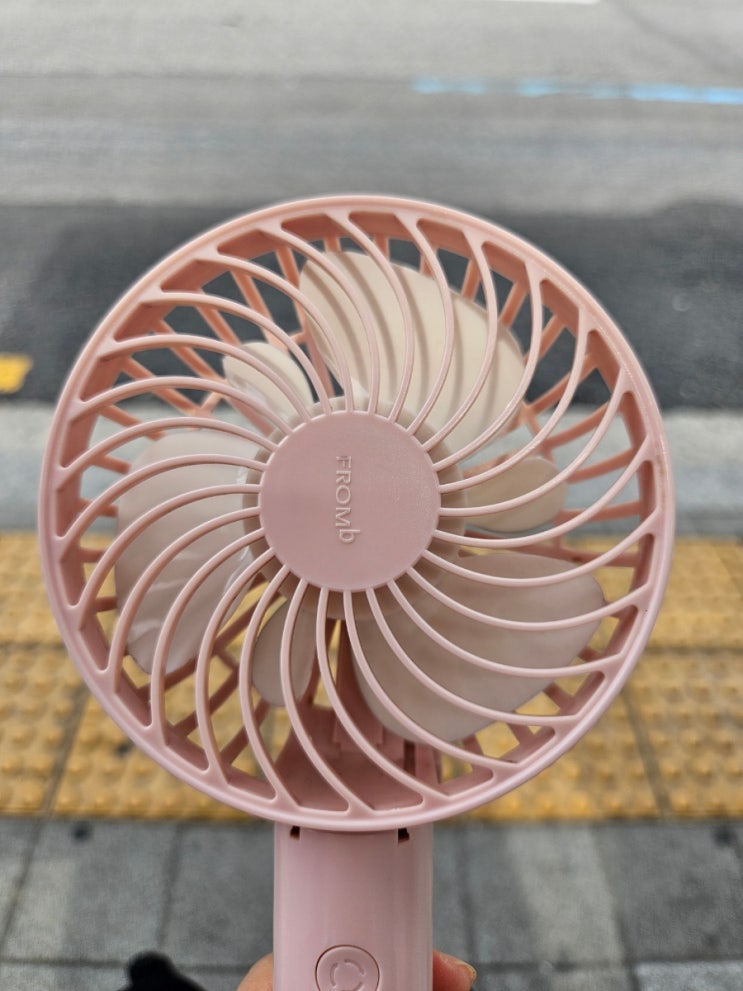 버틴다…<b>서울</b> 올해 <b>첫 폭염</b>주... 작년엔? <b>폭염경보</b>는? 여름철 꿀팁