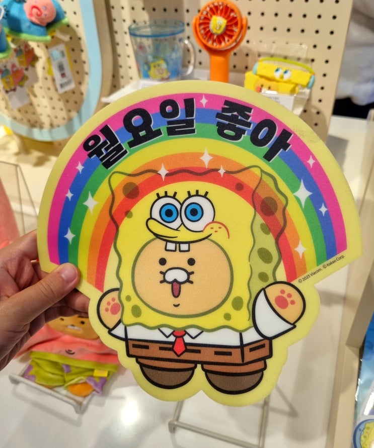  홍대입구역 소품샵 | 네모바지스폰지밥! 뚱이 콜라보,카카오프렌즈샵