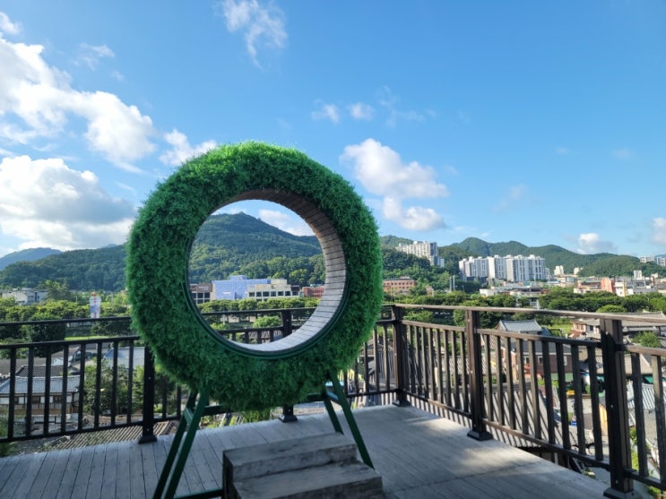 전주한옥마을 다온호텔, 오목대가 한눈에 보이는 풍경