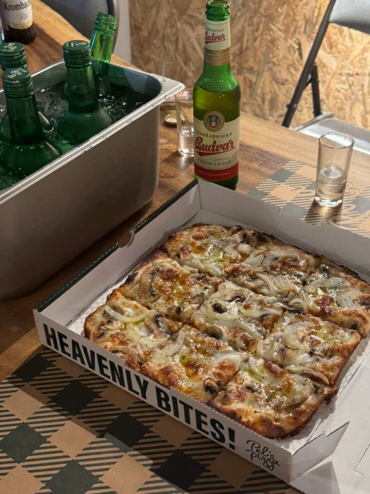 [금호동 맛집] 펠즈피자 - 옥수의 축복 힙하고 맛있는 피자집 (+ 금호 명품숯불구이)